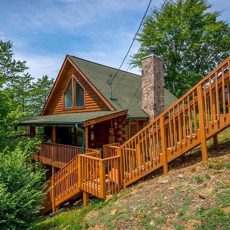 Inviting Sevierville Cabin With Deck And Hot Tub! Buitenkant foto