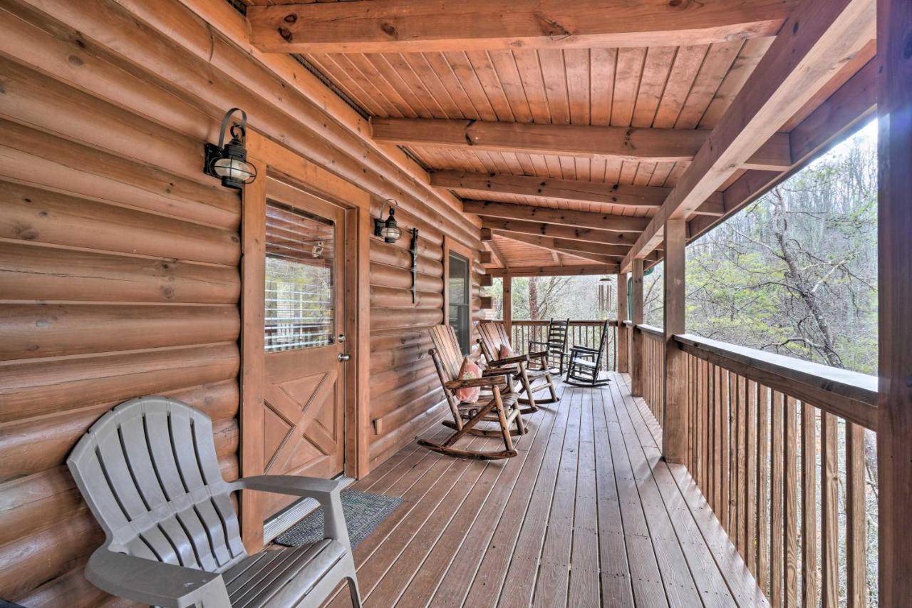 Inviting Sevierville Cabin With Deck And Hot Tub! Buitenkant foto