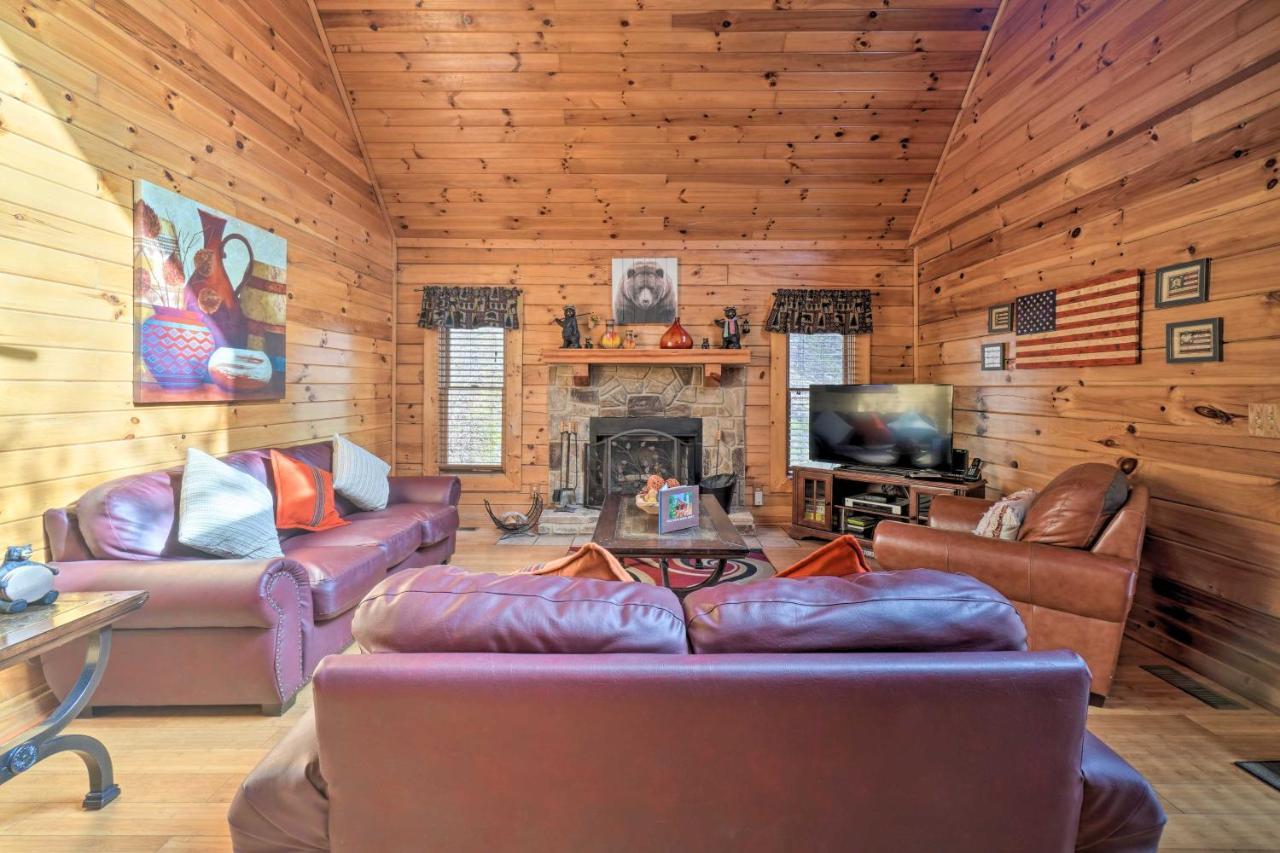 Inviting Sevierville Cabin With Deck And Hot Tub! Buitenkant foto