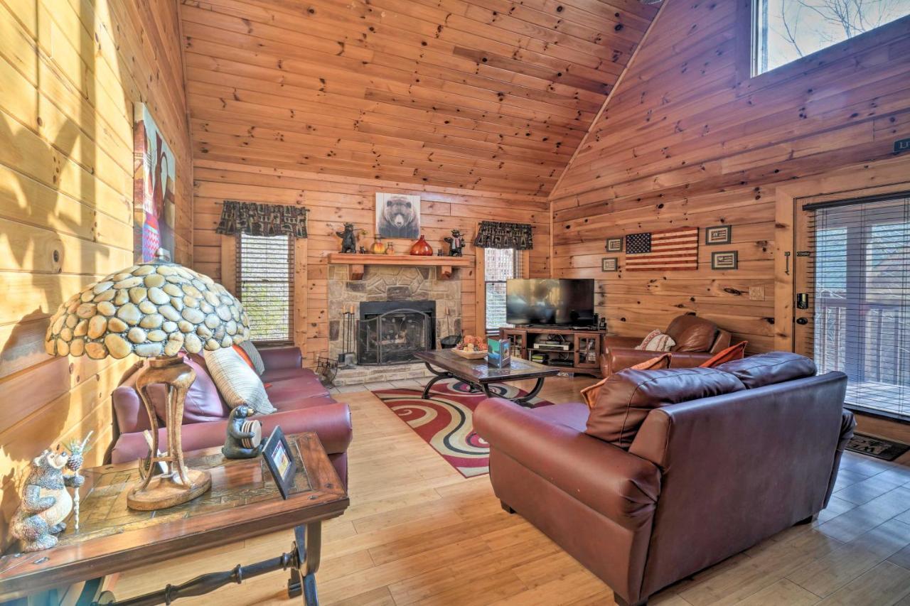 Inviting Sevierville Cabin With Deck And Hot Tub! Buitenkant foto