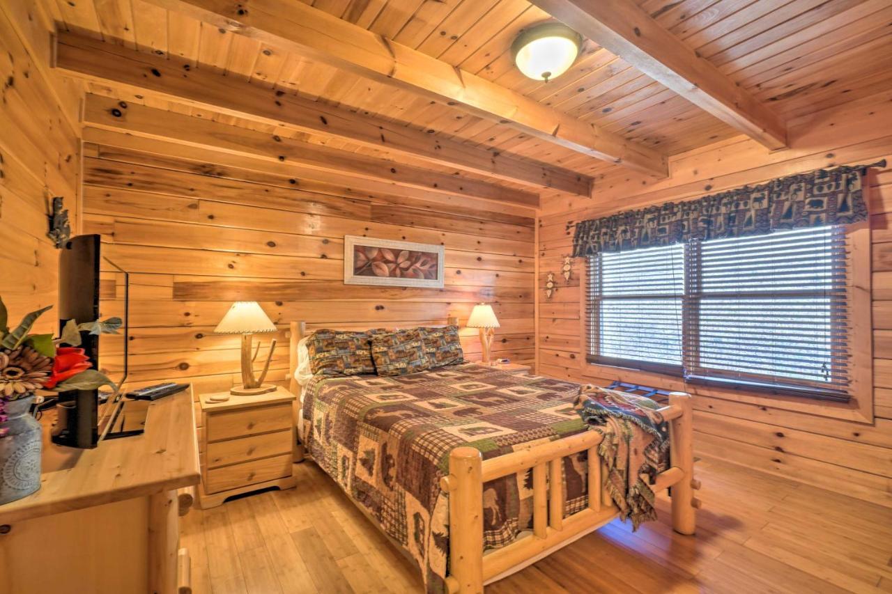 Inviting Sevierville Cabin With Deck And Hot Tub! Buitenkant foto