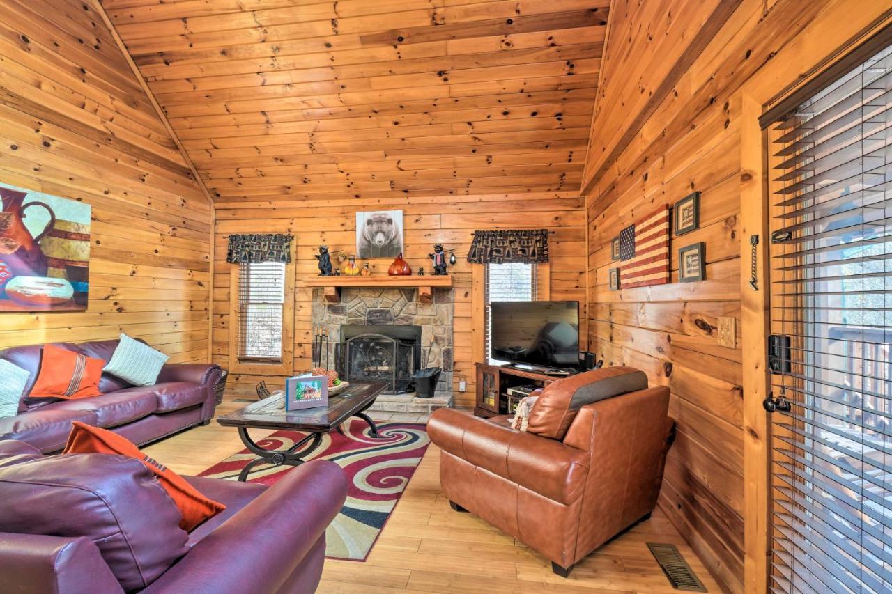 Inviting Sevierville Cabin With Deck And Hot Tub! Buitenkant foto