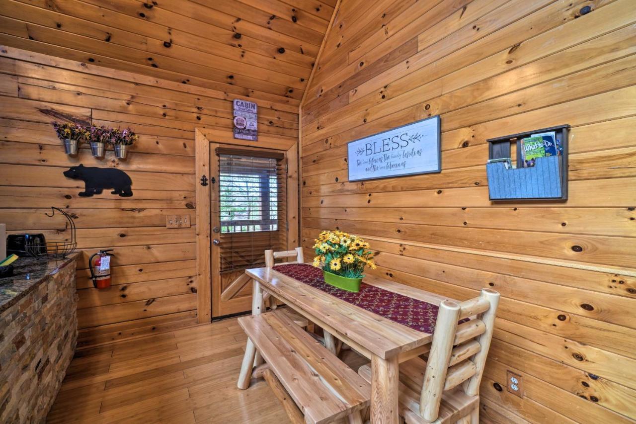 Inviting Sevierville Cabin With Deck And Hot Tub! Buitenkant foto