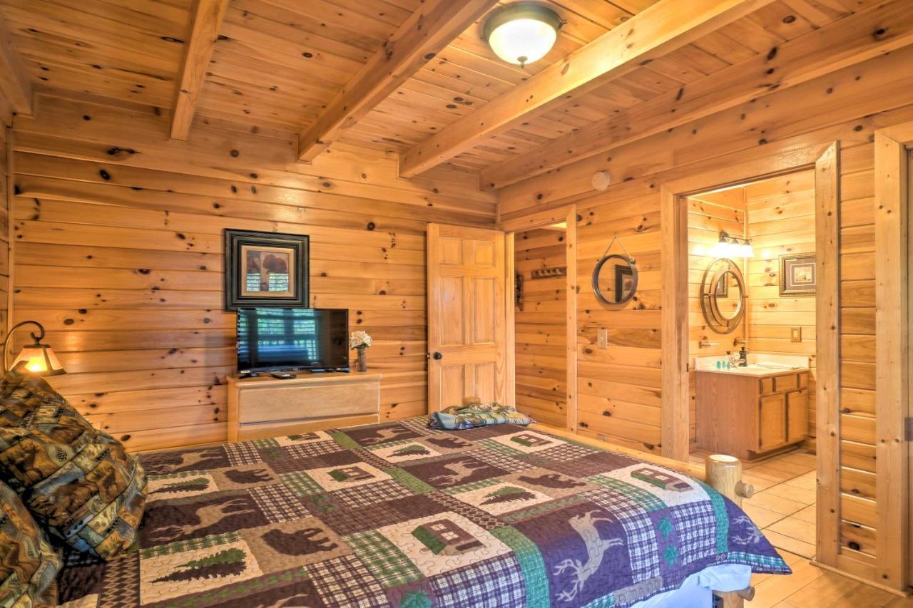 Inviting Sevierville Cabin With Deck And Hot Tub! Buitenkant foto