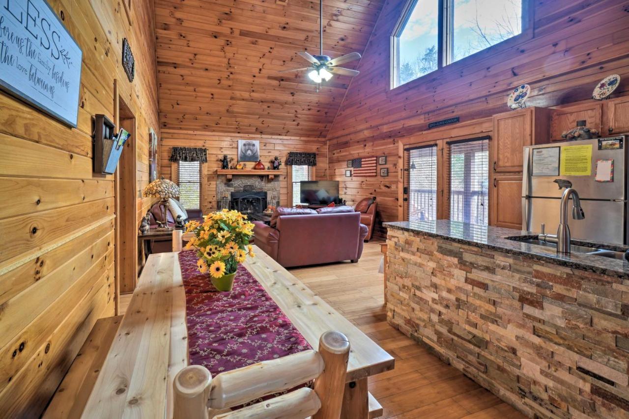 Inviting Sevierville Cabin With Deck And Hot Tub! Buitenkant foto
