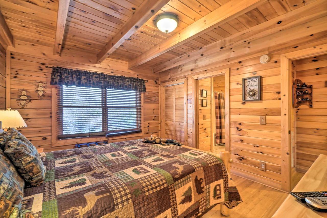 Inviting Sevierville Cabin With Deck And Hot Tub! Buitenkant foto